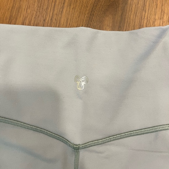 Aritzia TNA Butter Cheeky High-rise 5” Short - Picture 5 of 6